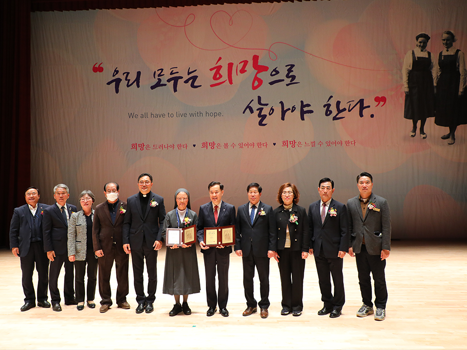 Marianne and Margaret Service Award